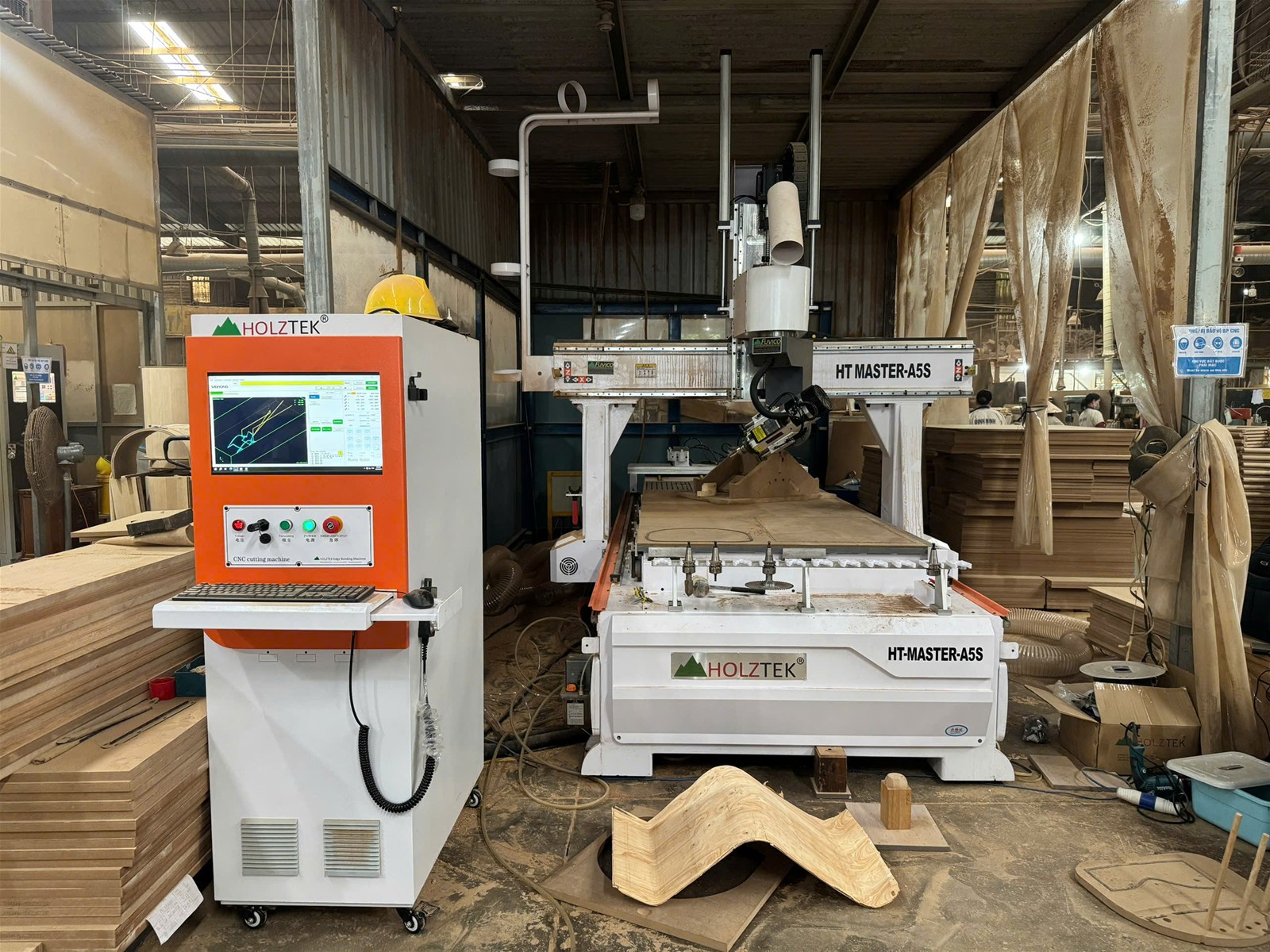 Máy CNC gia công ghế gỗ cong và chi tiết nội thất 3D Holztek