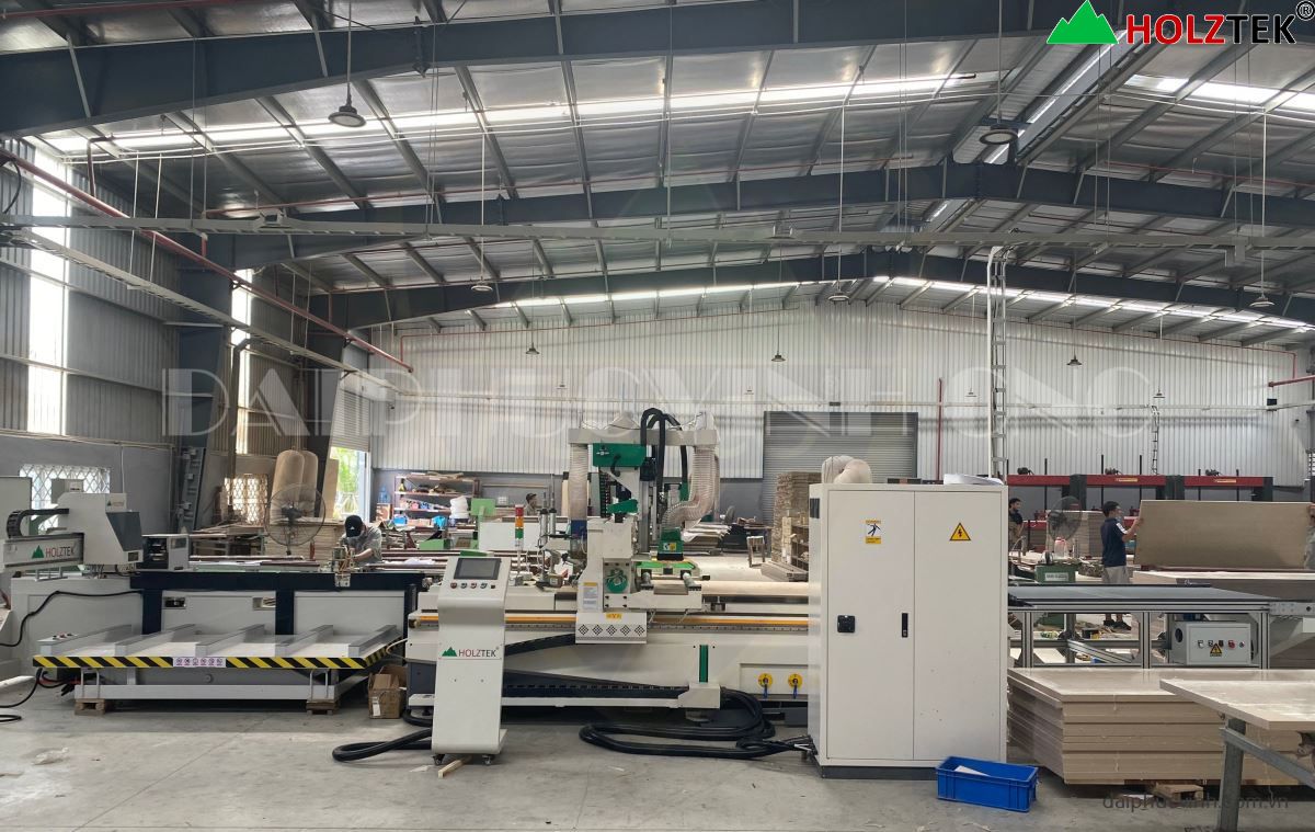 Máy CNC Holztek PRO-R1V9F tích hợp cụm khoan