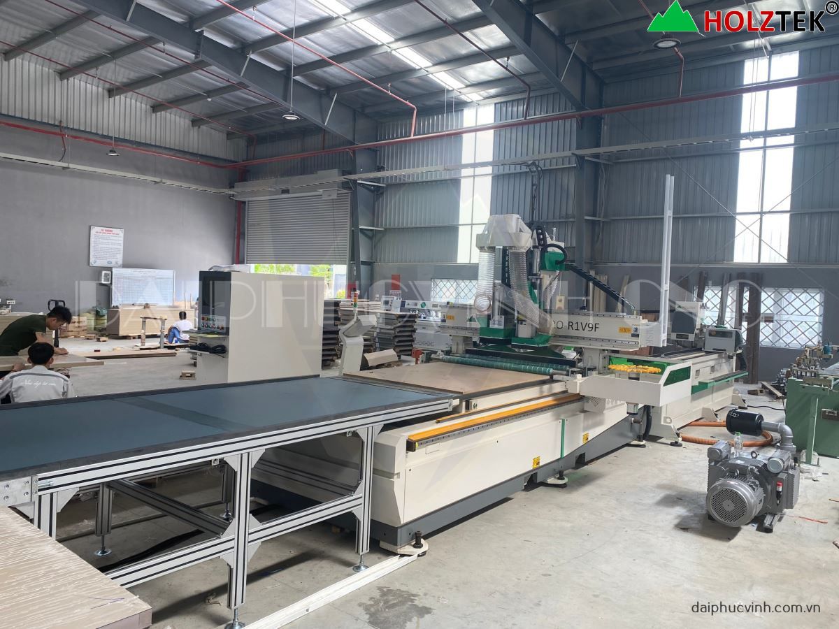 Máy CNC Holztek PRO-R1V9F tích hợp cụm khoan gia công nội thất