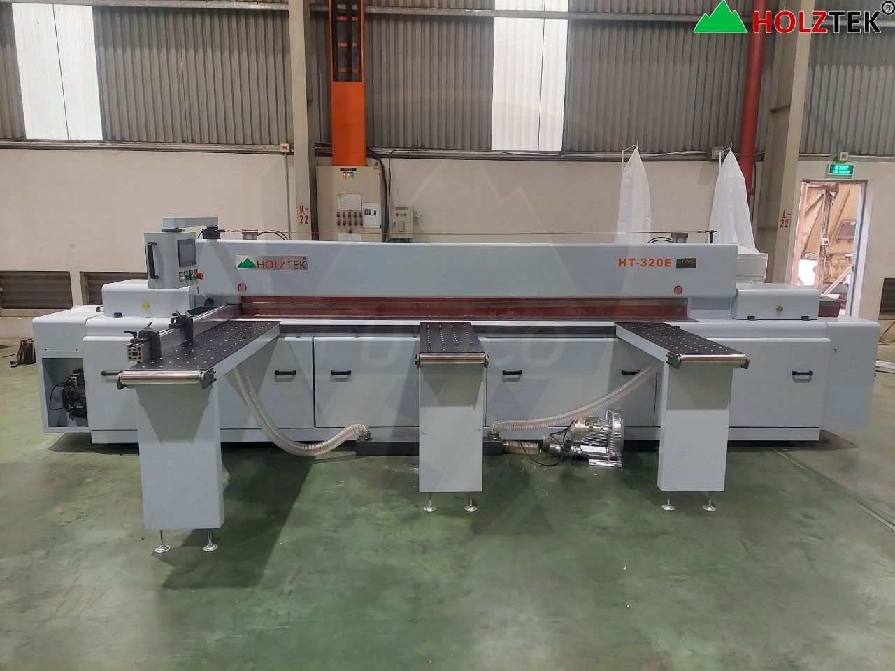 Máy cưa Panel Saw đang cắt ván công nghiệp