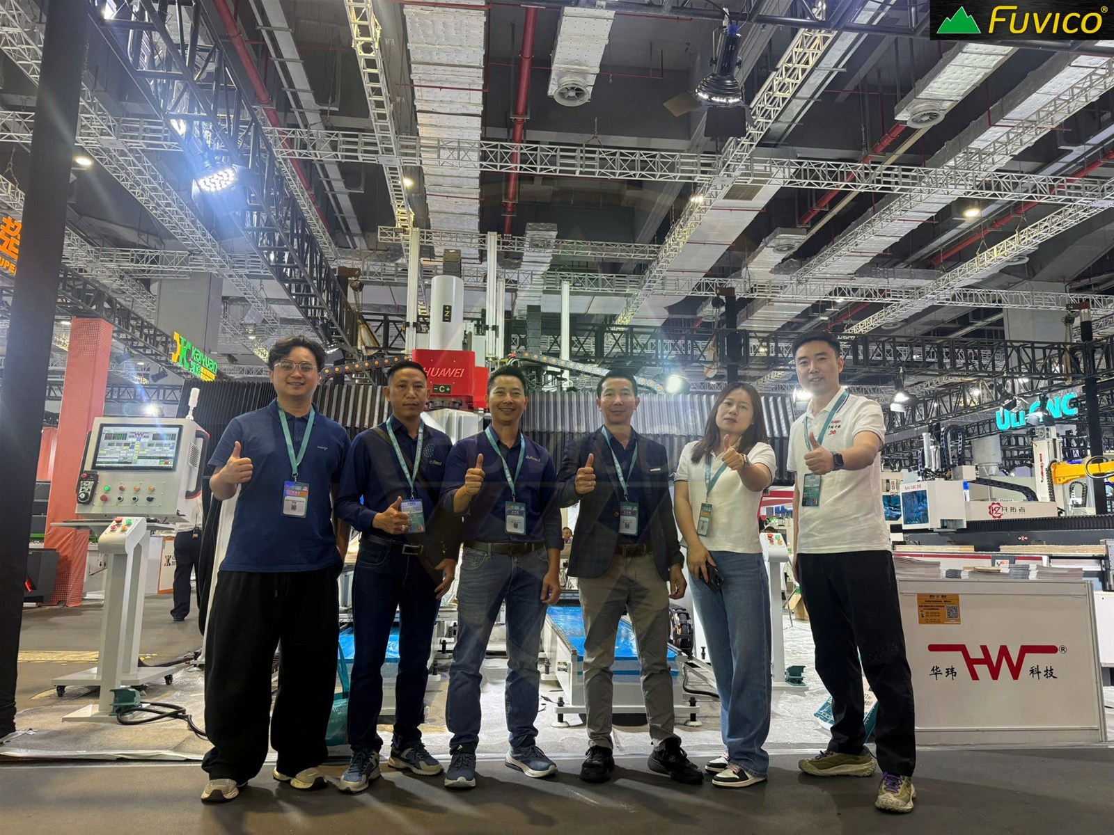Ảnh đoàn Đại Phúc Vinh CNC tại triển lãm
