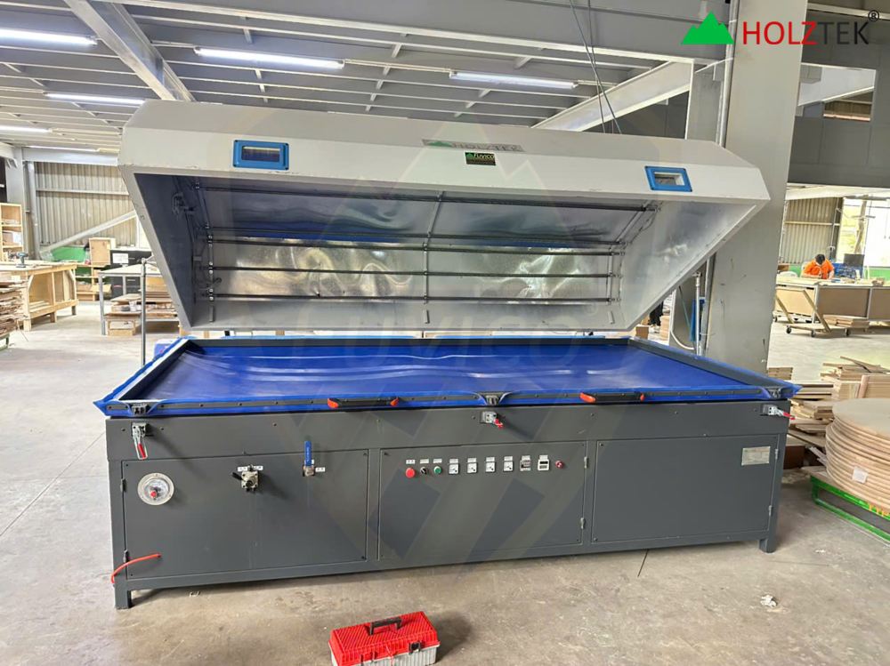 Máy dán veneer 3D hút chân không Holztek