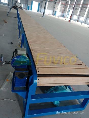 BĂNG TẢI XÍCH MẶT GỖ ( dùng trong công đoạn lắp Ráp Đóng Gói)